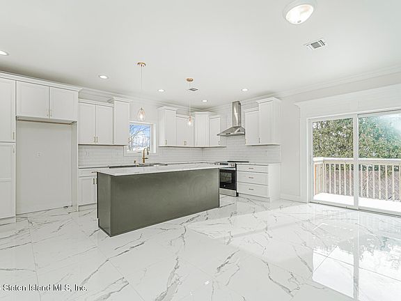 5th image of 448 Rensselaer Ave