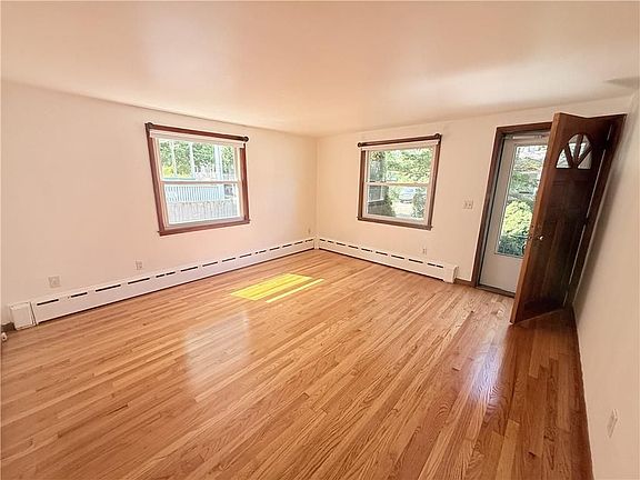 4th image of 25 Thurston Ave #B