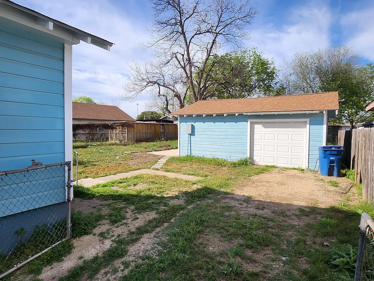 Building Photo - 127 Motel Dr
