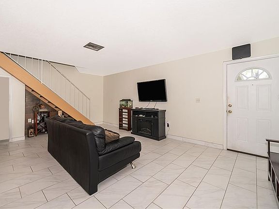 4th image of 4280 Pinebark Ave #2