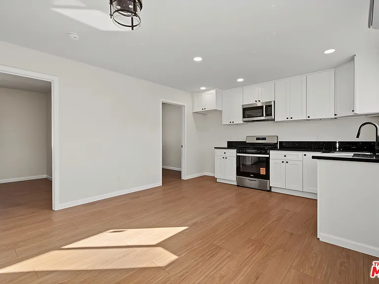11512 Fenton Ave — Photo 4
