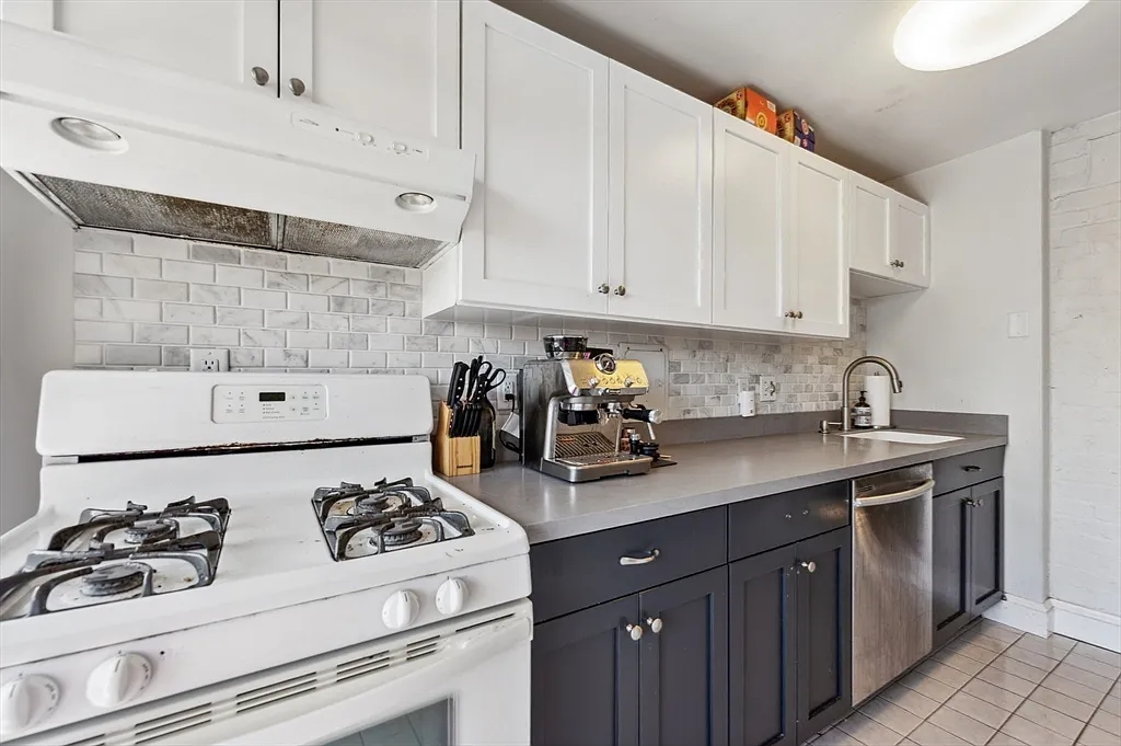 2 bed, 1.0 bath, 983 sqft, $4,100 — Photo 4