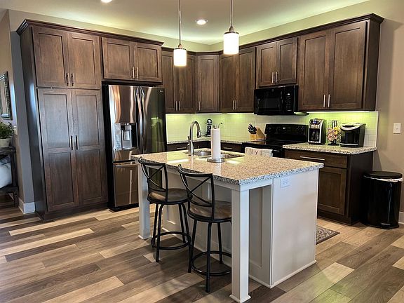 5th image of 1101 N Lake Edge Dr
