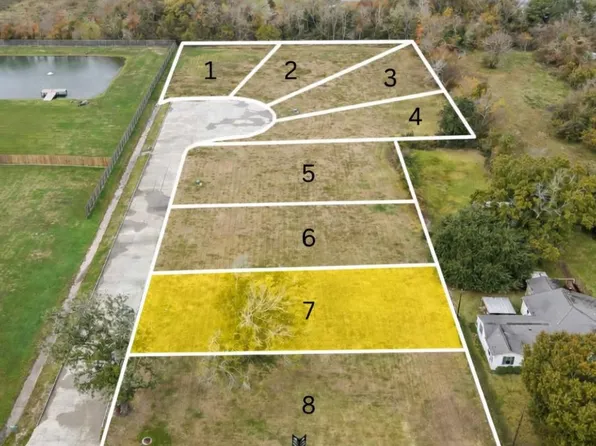 1132 Guidry Ln, Pt Neches, TX 77651