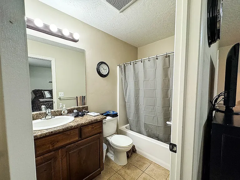 1661 S 1960 E — Photo 16