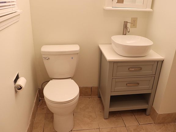 Newly remodeled 2nd bath