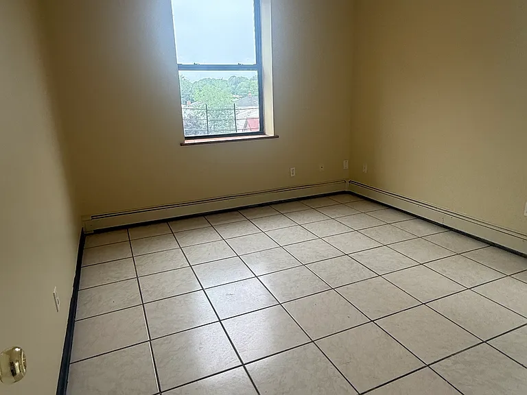 76 Caryl Ave #2E — Photo 7