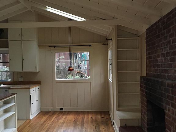 Living room/dining area