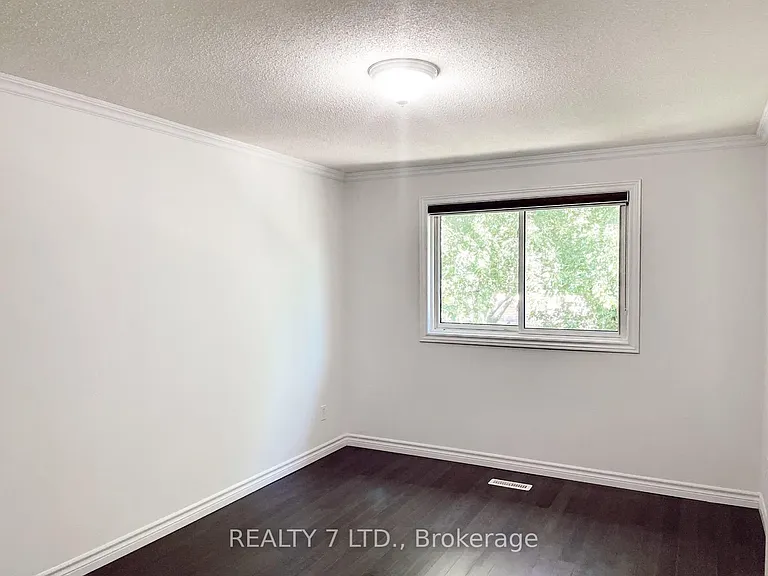551 Hayward Cres #MAIN — Photo 15