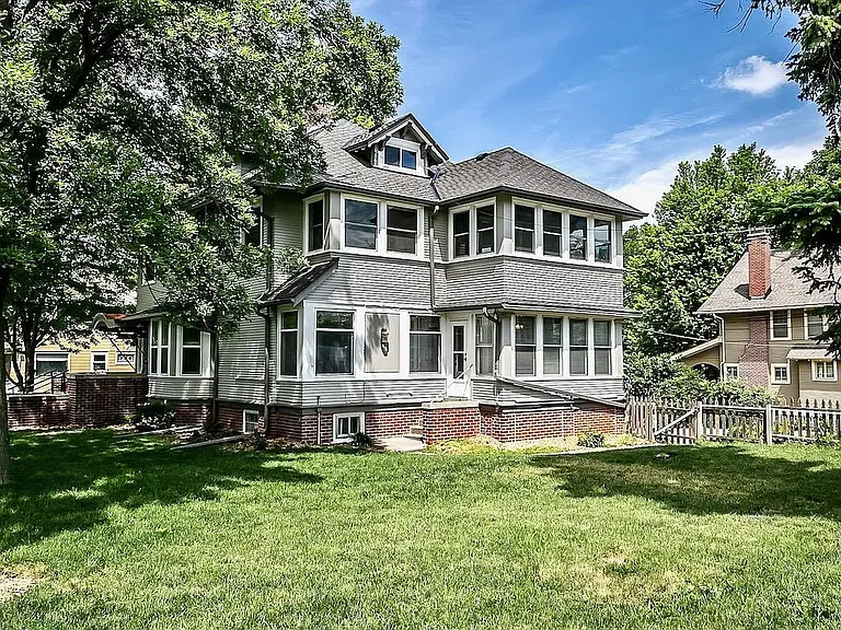 4124 Davenport St — Photo 2