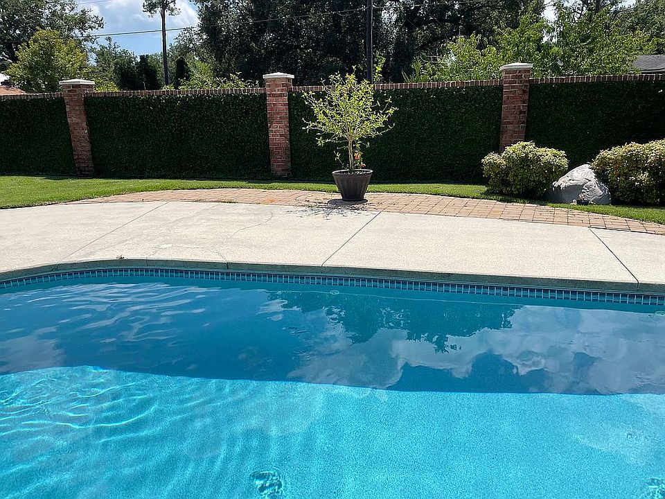 2nd image of 1600 SE Harbor Dr