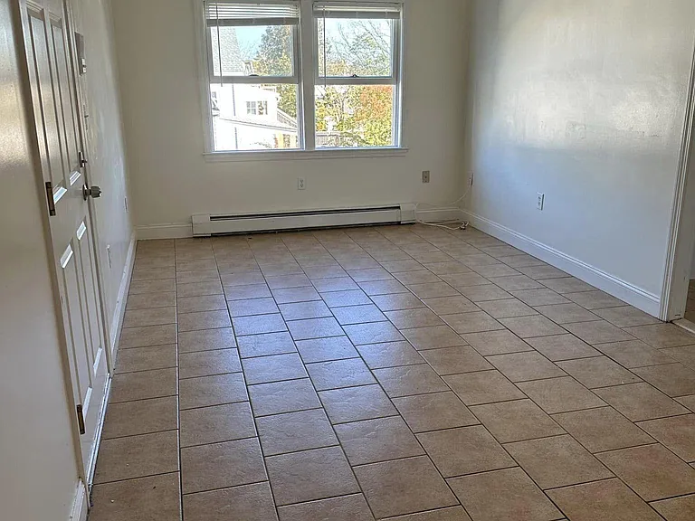 209 Chelsea St #4 — Photo 6
