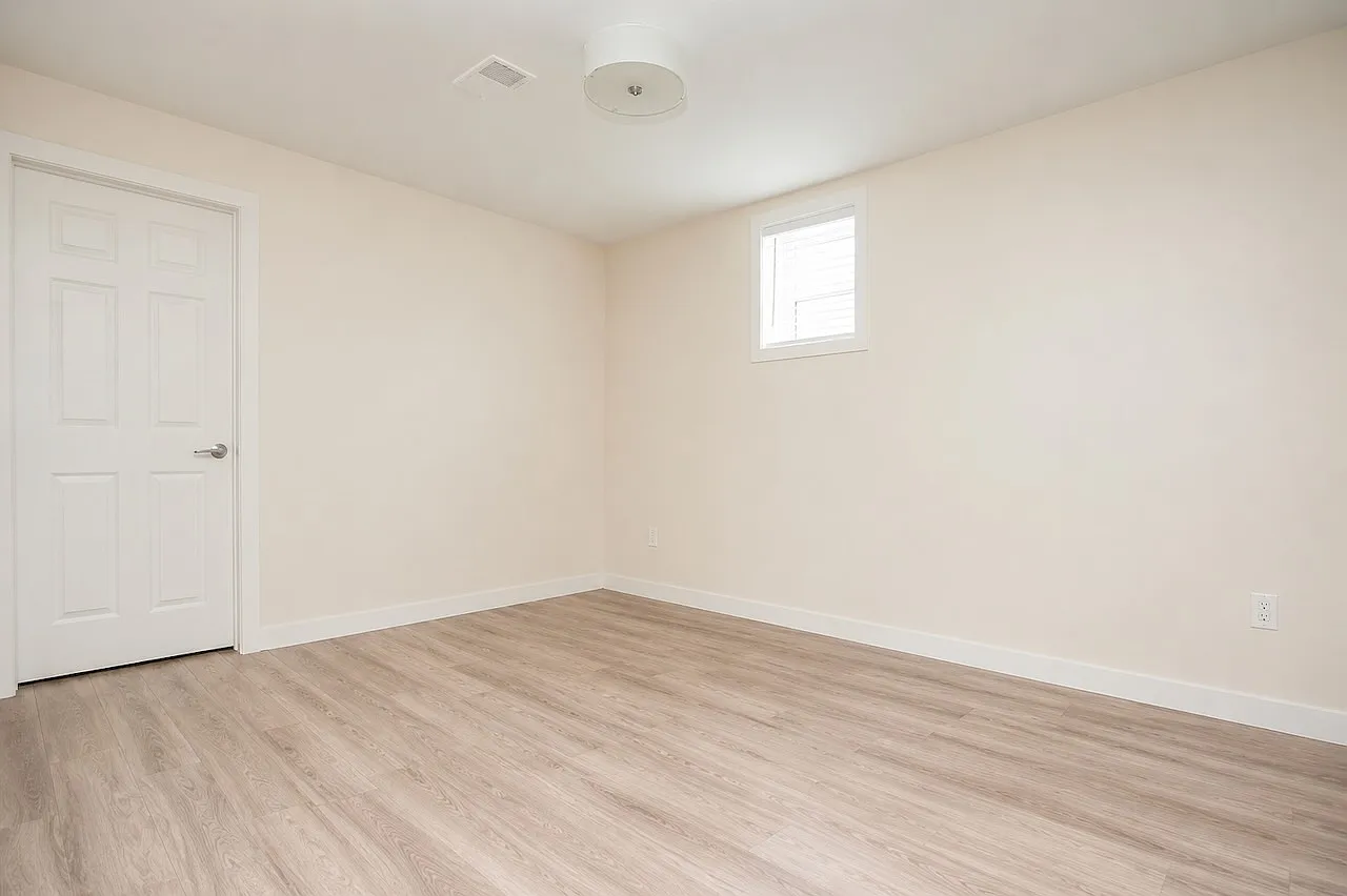 1 Bed 1 Bath BSMT Suite Garage Parkdale Edmonton — Photo 4