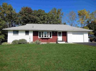 38 Oxford Cir, Troy, NY 12180