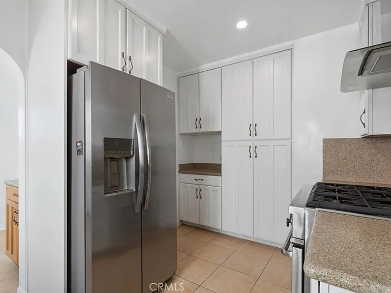 5466 Templeton St — Photo 11