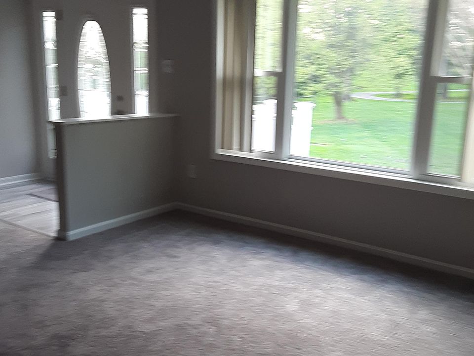 Front Door, Living room