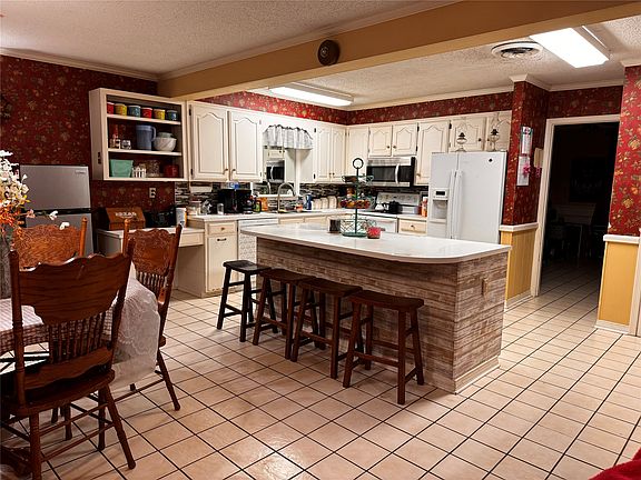 2nd image of 620 Fort Ave