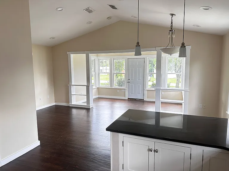 415 Patlin Ave — Photo 5