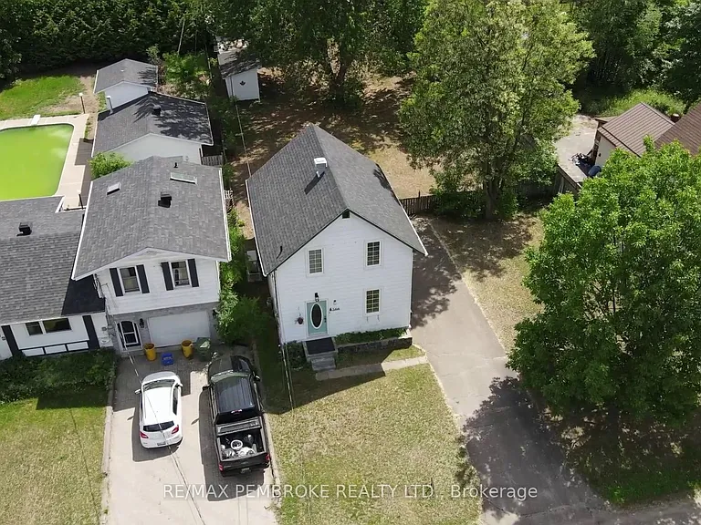 566 Perth St — Photo 6