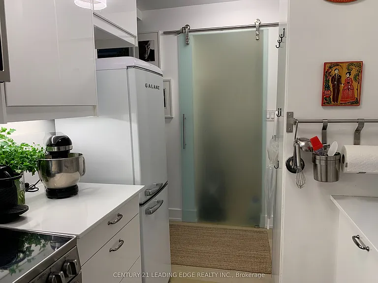 40 Homewood Ave #208 — Photo 4