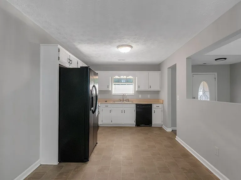 585 Mountainview Dr — Photo 9