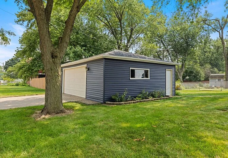1003 S Finley Rd — Photo 29