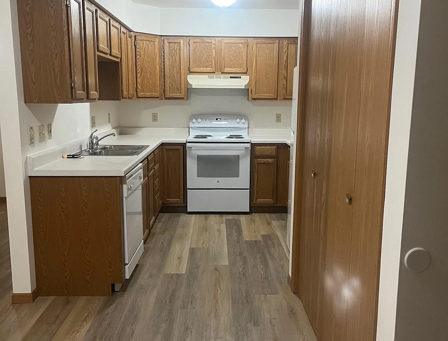 2 bed, 800 sqft, $1,050 — Photo 1