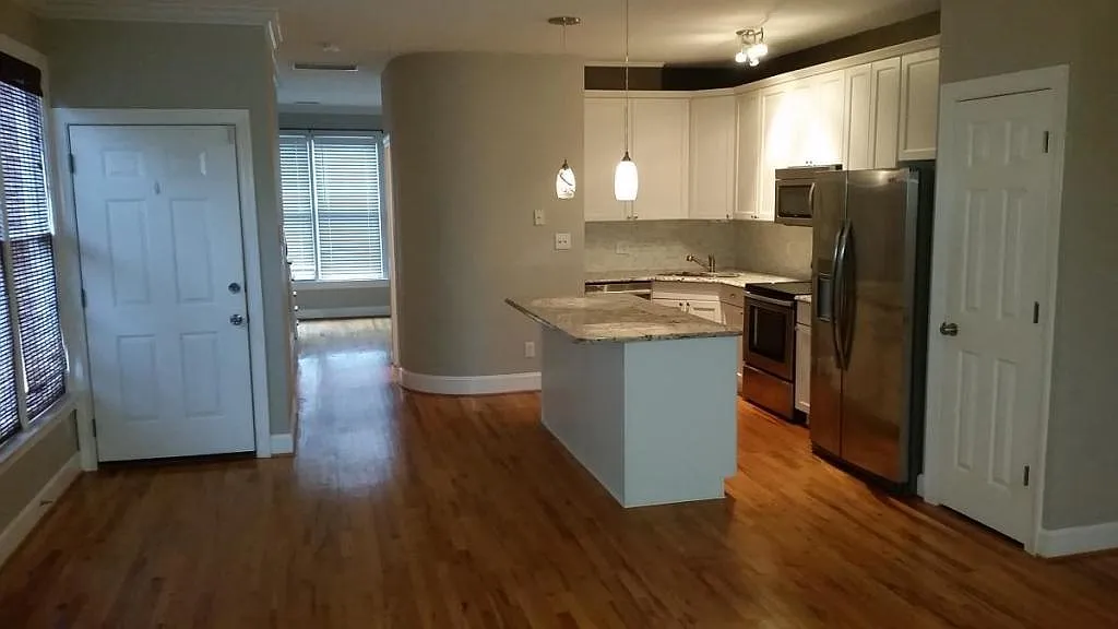 2 bed, 2.5 bath, 1600 sqft, $1,650 — Photo 2