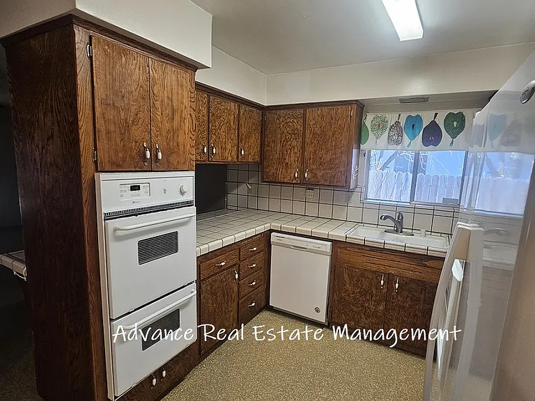 7320 S Land Park Dr — Photo 5