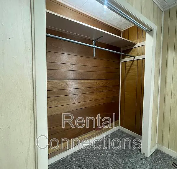 402 S Bentley St — Photo 3