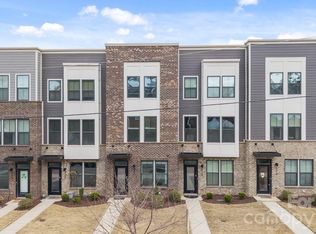 328 Yorkshire Dr, Charlotte, NC 28217