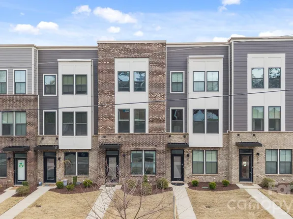 328 Yorkshire Dr, Charlotte, NC 28217