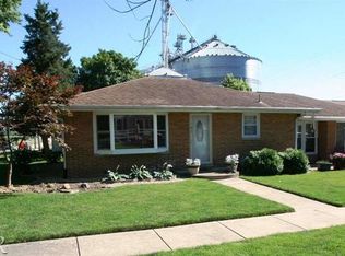 105 E 2nd St, Mackinaw, IL