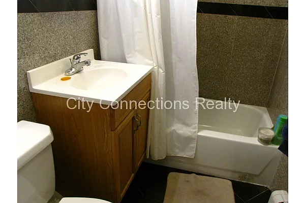 Rented by City Connections Realty | media 6