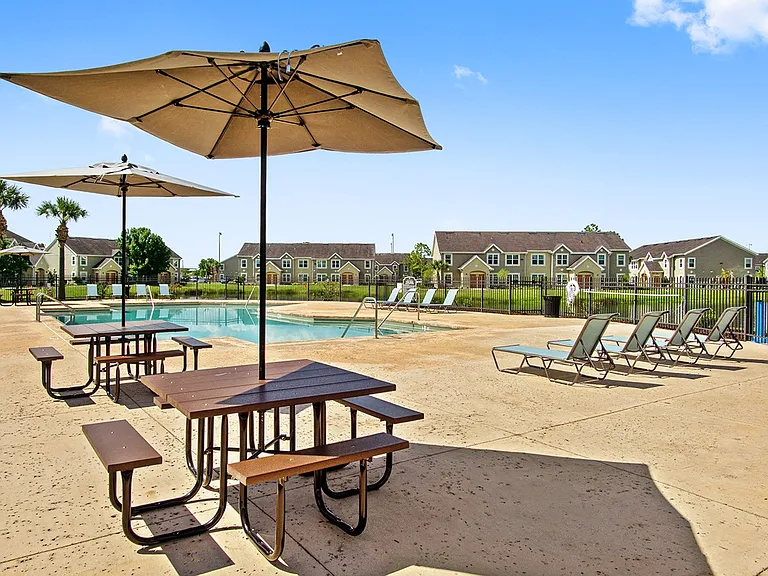 Seven Palms Apartments — Photo 9
