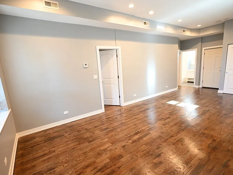2750 W Cermak Rd — Photo 7