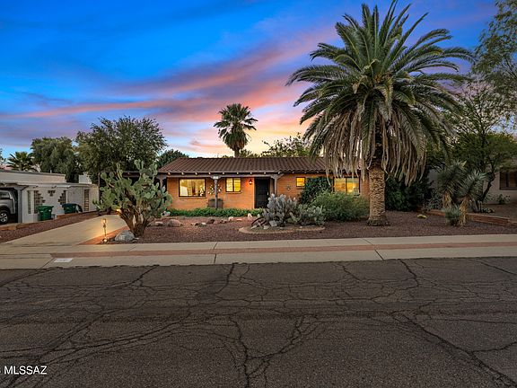 2nd image of 110 E Los Arcos