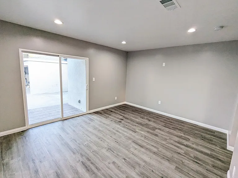 1835 W Colegrove Ave — Photo 12