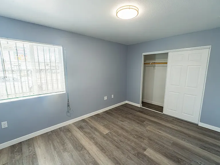 10374 Long Beach Blvd #6 — Photo 16