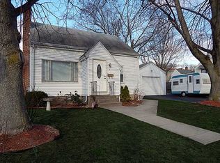 4 Howland Rd, Cranston, RI 02910