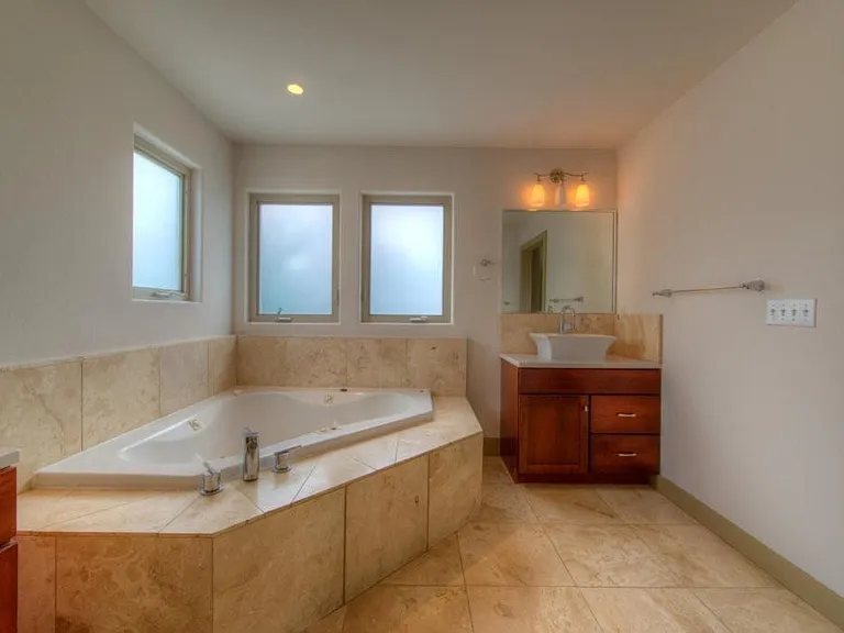 605 Peacock Ln #C — Photo 17