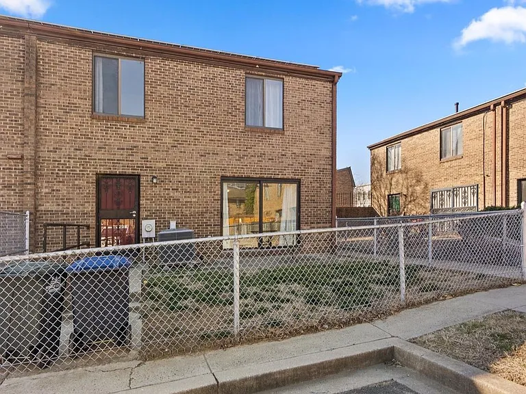 1321 I St NE — Photo 38