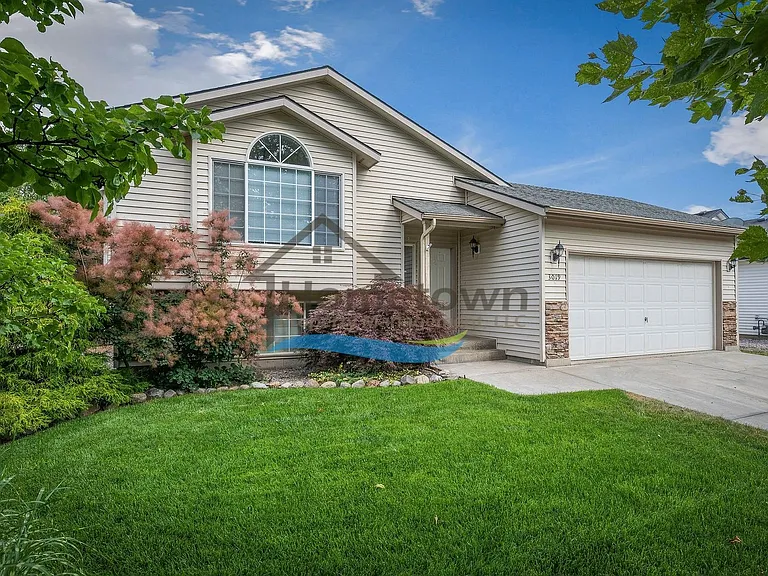 3019 N Alfalfa Loop — Photo 1