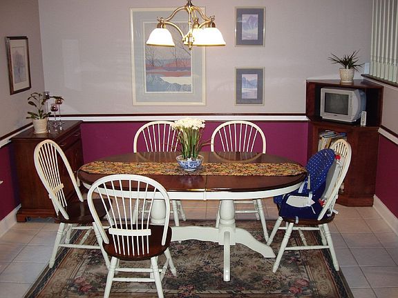 Kitchen Dining Area