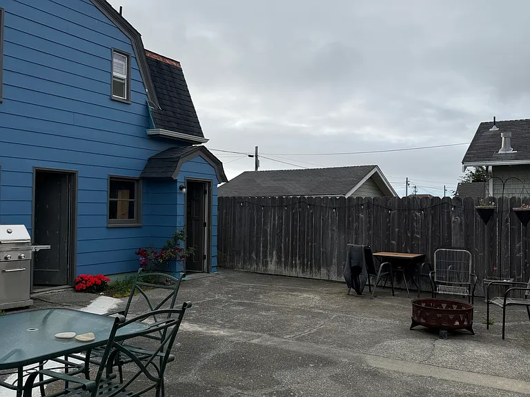 2018 J St #B — Photo 9