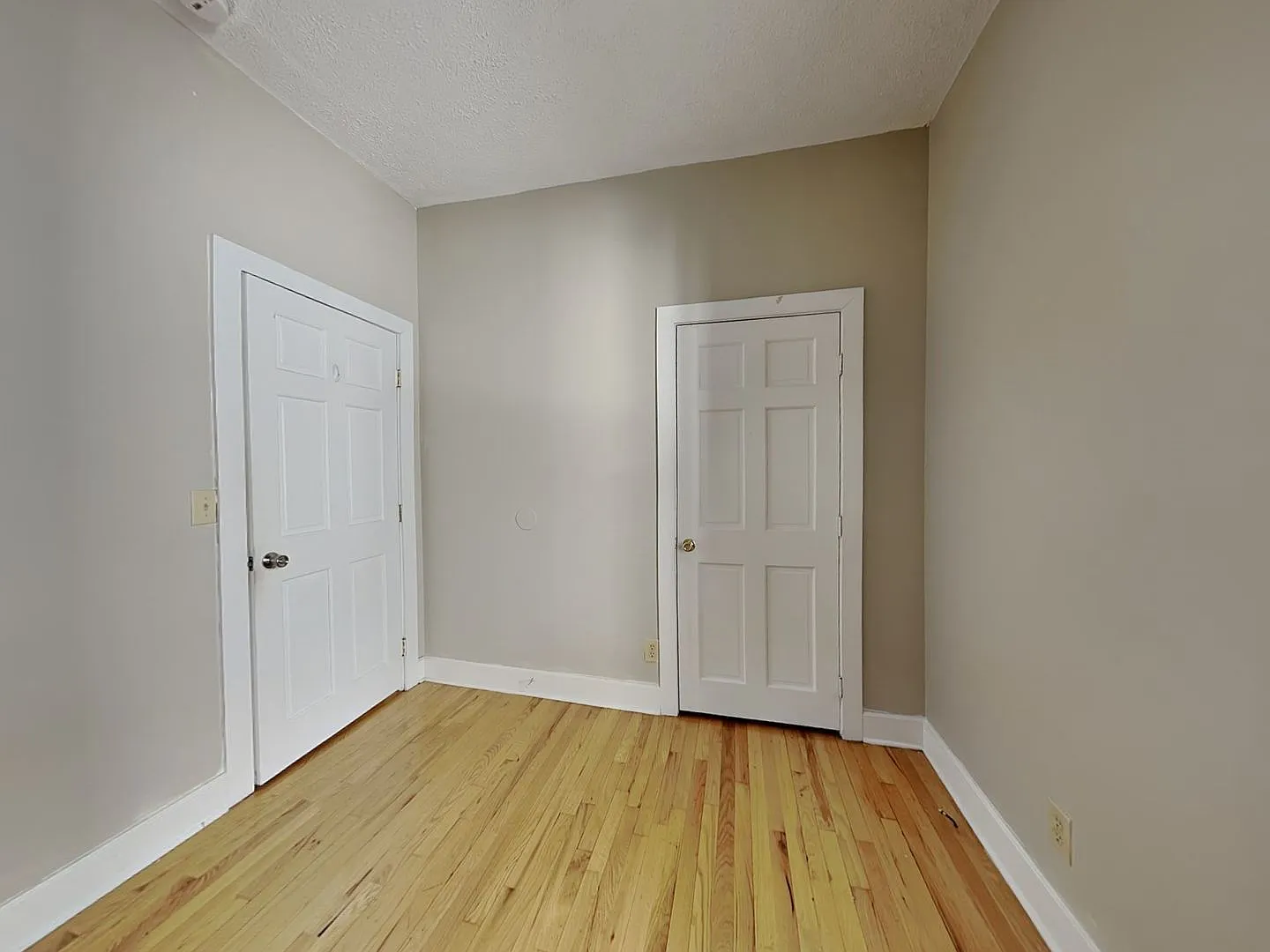 3 bed, 1.0 bath, $1,604 — Photo 4