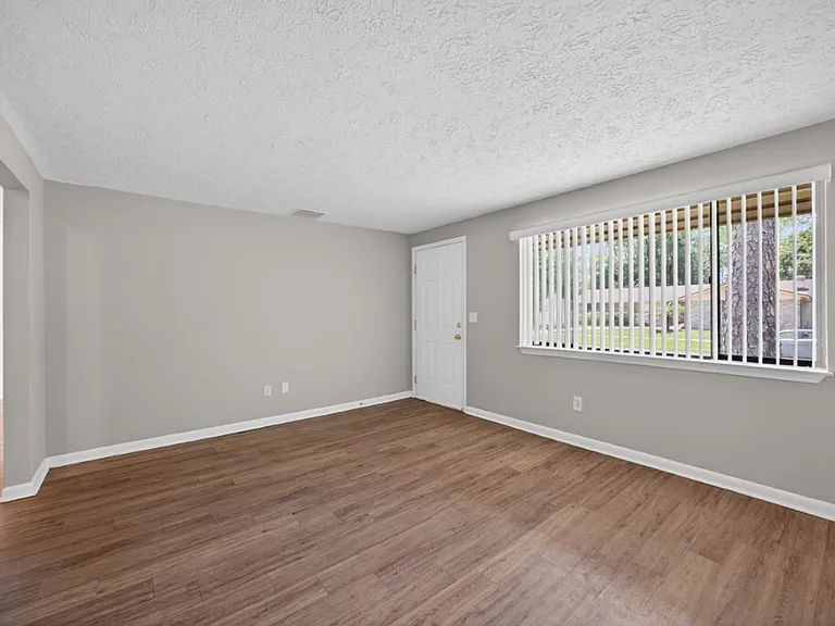 4177 Timberlake Dr N — Photo 5