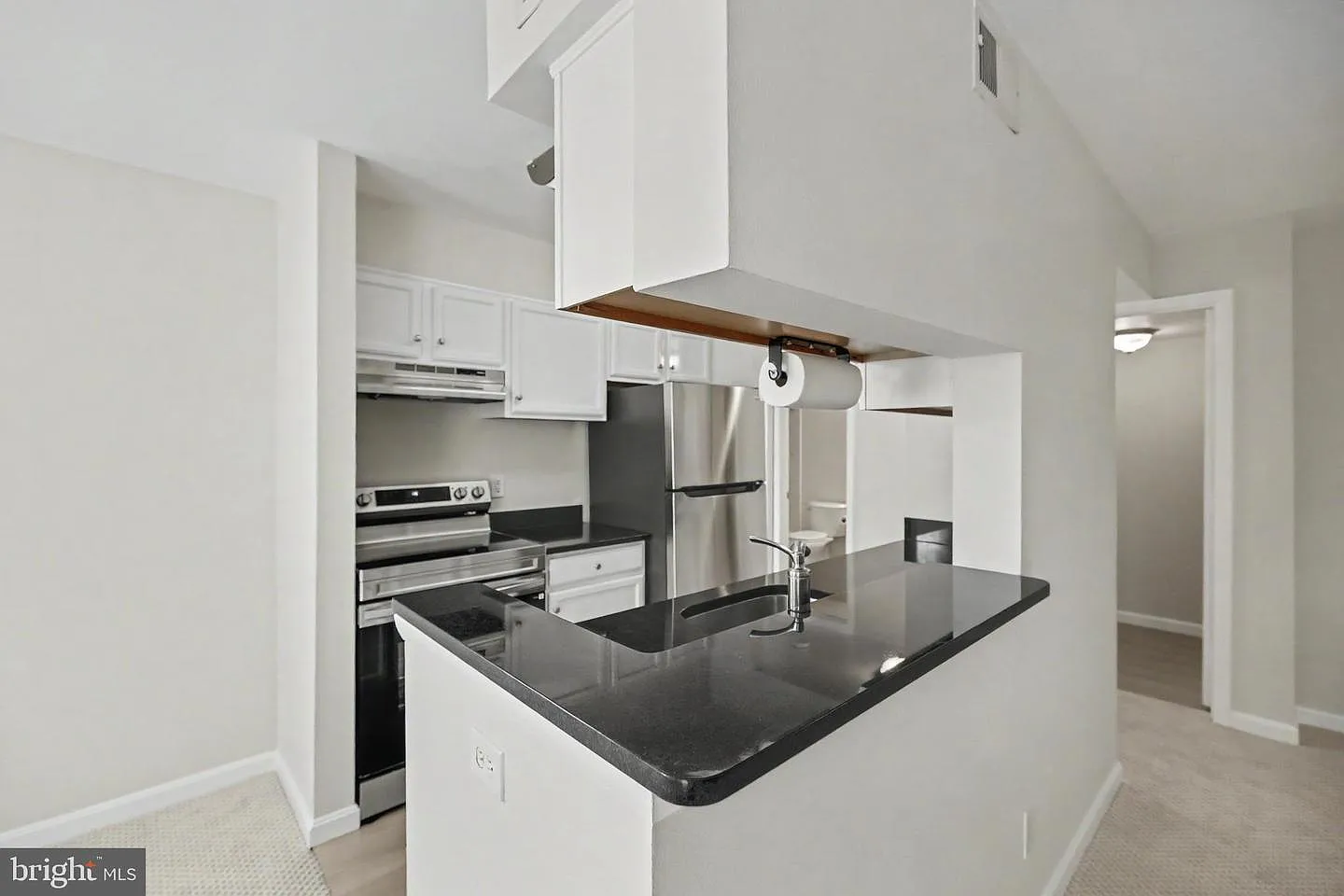 1 bed, 735 sqft, $1,900 — Photo 4