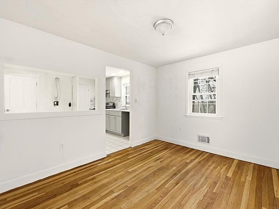 5th image of 1 Beechmont Ter