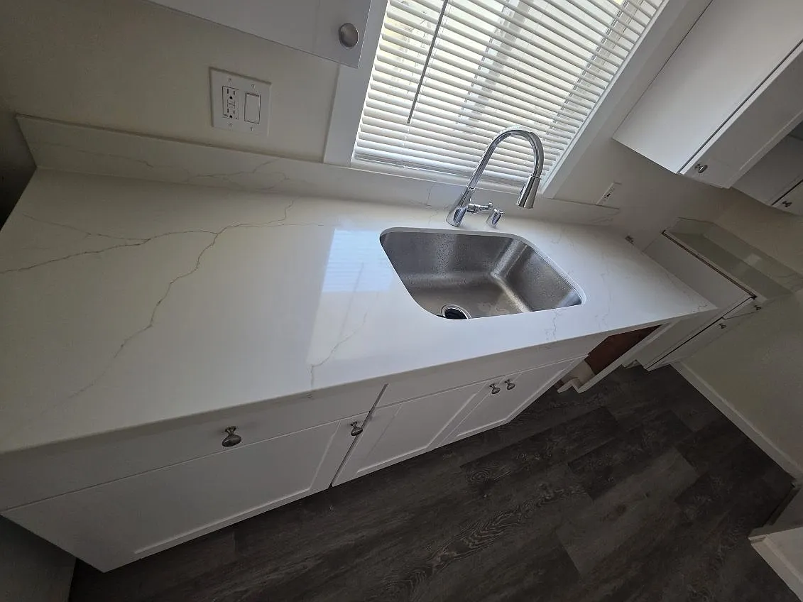 3 bed, 950 sqft, $1,900 — Photo 4